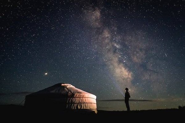 Les hébergements insolites dans les déserts : une aventure unique